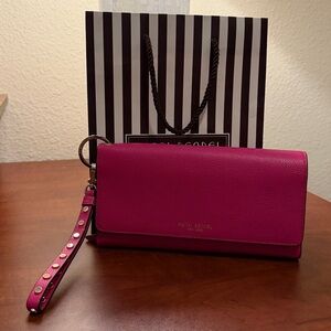 Henri Bendel Uptown Out and About Pebbled Leather Wristlet Wallet Organizer